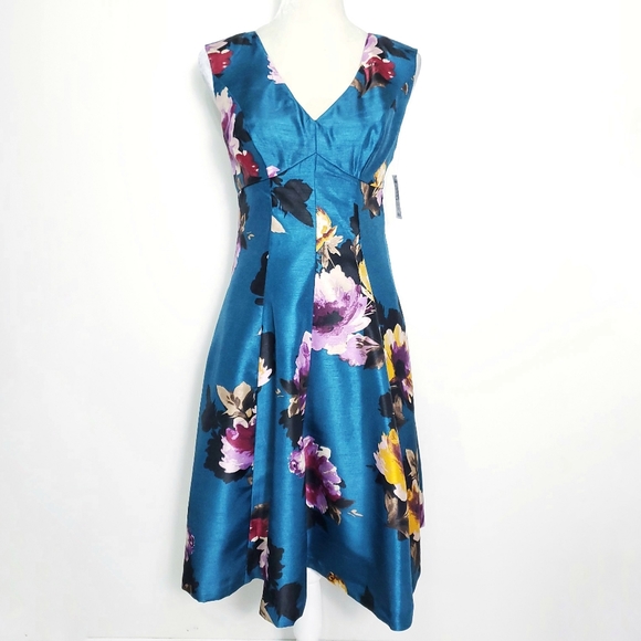 Dress Barn fit and flare dress size 4 - Picture 1 of 13